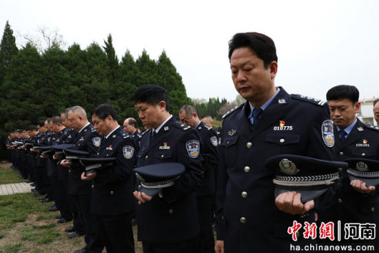 图为祭奠现场。记者 李超庆 摄