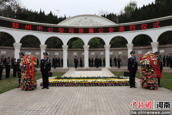 图为祭奠现场。记者 李超庆 摄