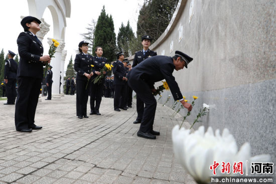 图为祭奠现场。记者 李超庆 摄